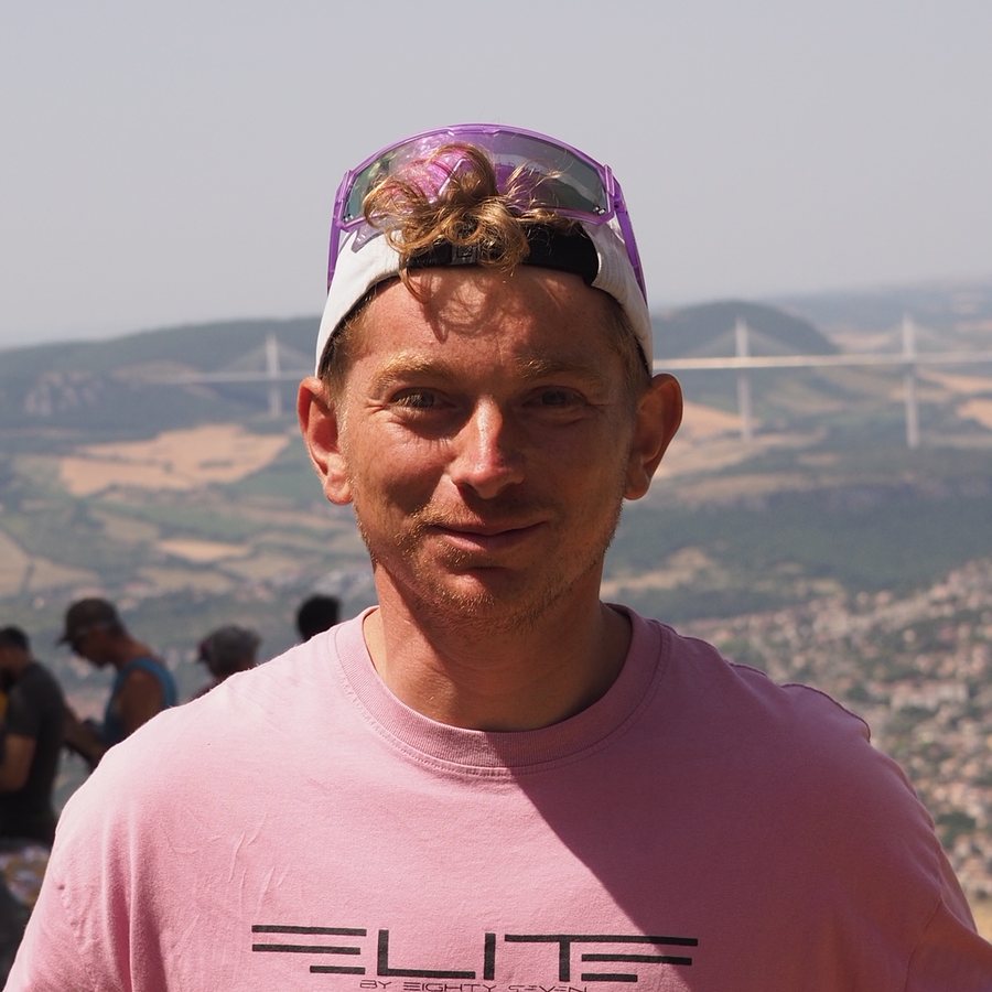 Lucas, pilote de compétition soutenu par Révis’aile